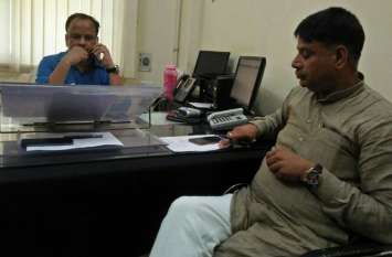 MLA sat in office for three hours to get the certificate प्रमाण पत्र बनवाने के लिए तीन घंटे कार्यालय में बैठे रहे विधायक