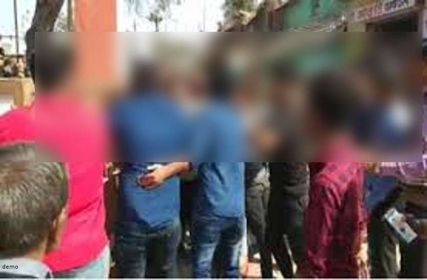 बड़े भाई ने कहा- तुम्हे अपनी गर्लफ्रेंड से मिलता हूं और फिर देखते ही दूसरे को लगा झटका बोला ये तो मेरी ...