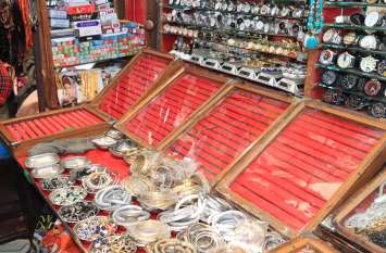 Theft : Theft in Shop, costly gems and rings stolen Theft : अजमेर में बढ़ी चोरी, 2.50 लाख के नगीने-अंगूठियां साफ