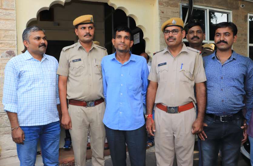 fake IAS arrest in ajmer FaKe IAS: आठवीं पास निकला सीएमओ का फर्जी आईएएस, यूं ठगता था बेरोजगारों को