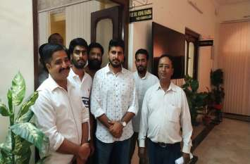 jnvu student union president ravindra singh bhati meet vice chancellor कुलपति से मिलने बीकानेर पहुंचे छात्रसंघ अध्यक्ष, फिर भी नहीं हुई मुलाकात, स्थाई कुलपति नहीं होने से छात्र परेशान