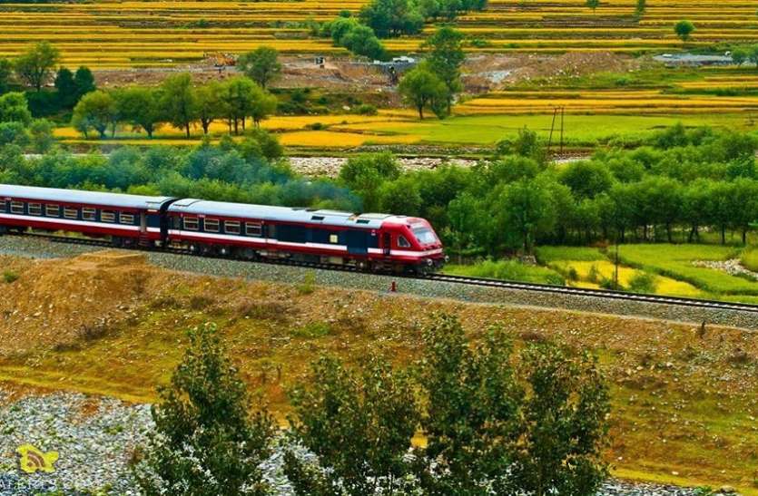 Indian Railways: कश्मीर में रोज लाखों का नुकसान झेल रही रेलवे! चलती ट्रेन में अनोखी है चोरी की ये घटना, कटर से काट रहे थे रेल का डिब्बा