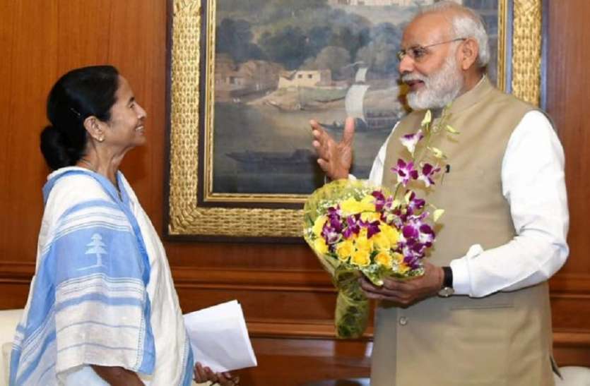 Mamta in Saradha chit fund's net: राजीव कुमार ने खोले मुंह तो आ जाएगी ममता सरकार पर आफत Mamta in Saradha chit fund's net: राजीव कुमार ने खोले मुंह तो आ जाएगी ममता सरकार पर आफत