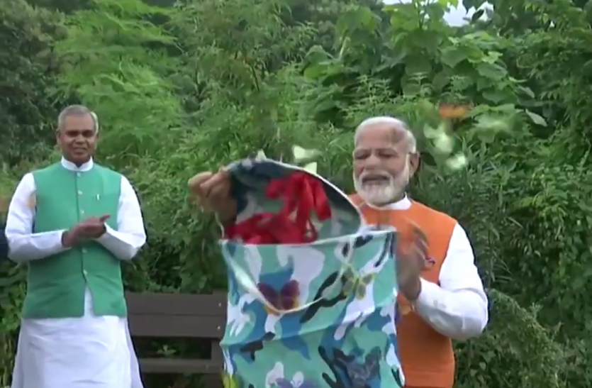 modi birthday 69 साल के हो चुके पीएम नरेंद्र मोदी के पास है 2.50 करोड़ रुपए से ज्यादा की संपत्ति