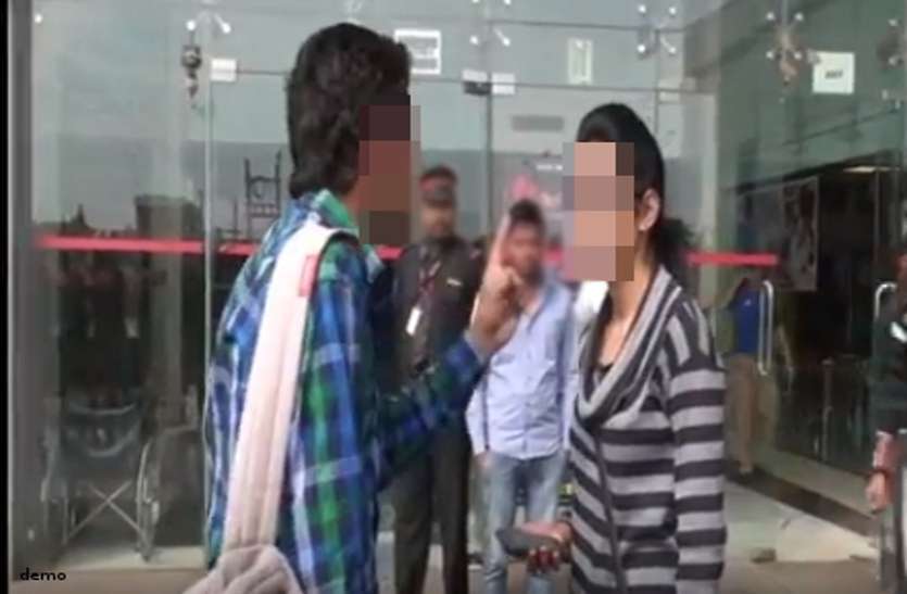 बड़े भाई ने कहा- तुम्हे अपनी गर्लफ्रेंड से मिलता हूं और फिर देखते ही दूसरे को लगा झटका बोला ये तो मेरी ... बड़े भाई ने कहा- तुम्हें अपनी गर्लफ्रेंड से मिलाता हूं और देखते ही दूसरे को लगा झटका बोला ये तो मेरी...