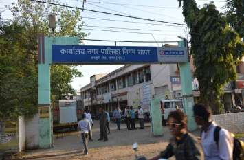 Houses being built with the amount of Kuteer on the land of transport ट्रांसपोर्ट नगर की जमीन पर कुटीर की राशि से बन रहे मकान
