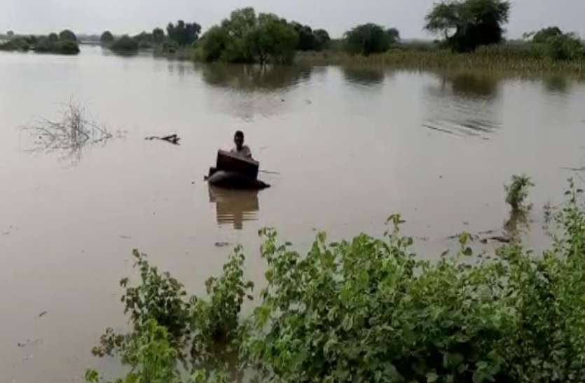 Chambal River Flood Alert : खतरे के निशान के पार चम्बल, बाढ़ के साथ बारिश का सता रहा डर