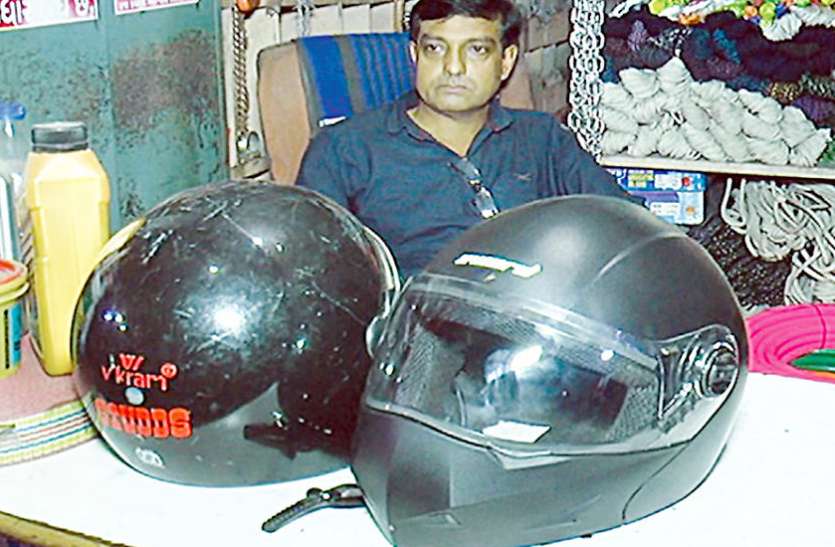 Ahmedabad hindi news : खरीद नहीं सकते तो पैसे जमा कर लेते हैं हेलमेट Ahmedabad hindi news : खरीद नहीं सकते तो पैसे जमा कर लेते हैं हेलमेट