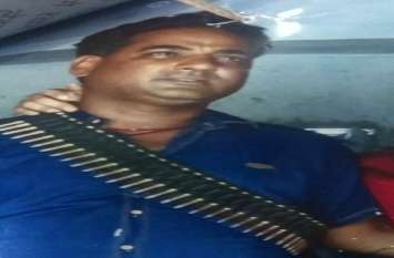 SOG could not operate pistol in front of prize money of 15 thousand 15 हजार के इनामी बदमाश के सामने एसओजी नहीं चल पाई पिस्टल