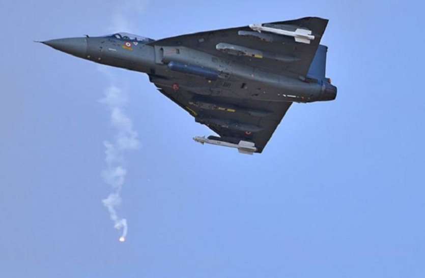 tejas.jpg वायुसेना देश में बने 'तेजस से खुद को मजबूत करेगी