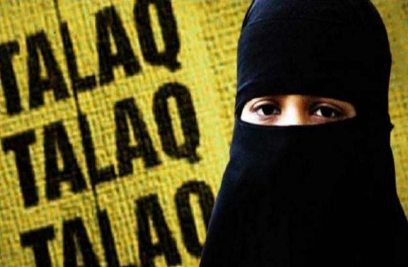 triple_talaq.jpg VIDEO: शादी के दो साल बाद भी पत्नी पूरी नहीं कर सकी पति की मांग, बस फिर एक दिन कह दिया, तलाक...तलाक...तलाक...