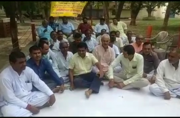 shamli gud vyapari strike against tds policy Video: सरकार के इस फैसले के विरोध में हड़ताल पर गए व्यापारी