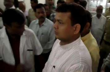 Minister Suresh Pasi angry During Narendra Modi Birthday Celebration पीएम नरेन्द्र मोदी का जन्मदिन मनाने पहुंचे योगी की मंत्री को आखिर क्यों आया गुस्सा