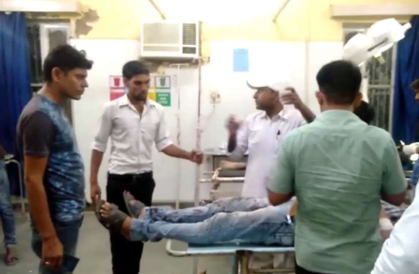 Liquor contract looted in Sikar, youth shot शराब ठेका लूटा, पीछा करने पर मारी गोली