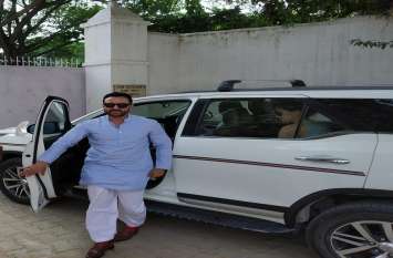Saifali Khan Forgot The Way To His Own Palace अपने ही महल का रास्ता भूले सैफअली खान, राहगीर से पूछा हमारे महल का रास्ता कौनसा है?