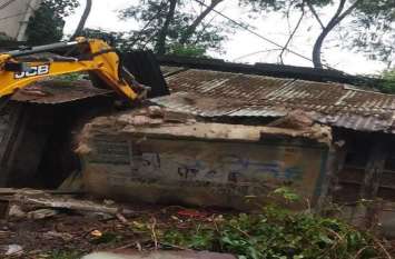 Encroachment सिविल लाइन में नाले से हटाया अतिक्रमण, मकान भी ढहाए