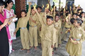 Teacher Selfie attendance closed after Prerna App in UP Schools बेसिक शिक्षा विभाग के साढ़े आठ हजार शिक्षकों को बहुत बड़ी राहत, ये बड़ी गलती हुई माफ