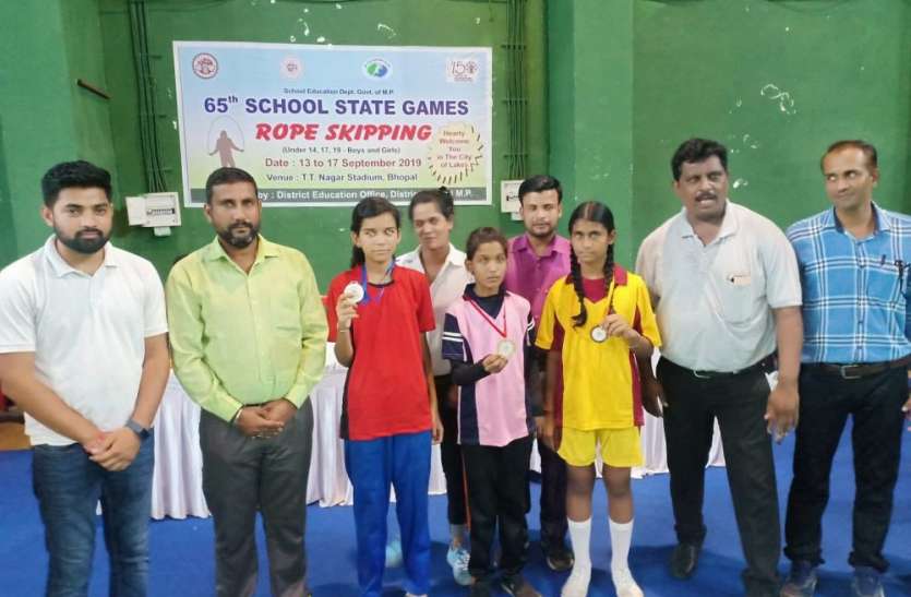 Rewa division gets two gold, one silver, two bronze medal रोप स्किपिंग चैंपियनशिप में संभाग को मिले दो गोल्ड, एक सिल्वर, दो ब्रांज मेडल
