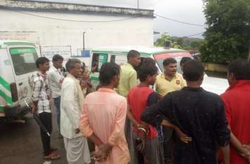 Ambulance found after two hours, child dead दो घंटे बाद मिली प्रसूता को एम्बुलेंस, बच्चा मृत