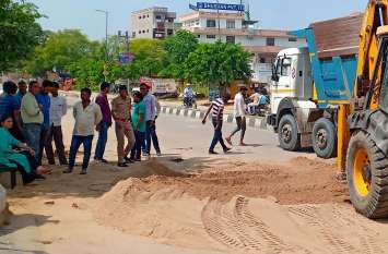 Bajri mafiya attuck on mining officer Bajri : माफियाओं ने यूं दी पुलिस व खनिज विभाग को खुली चुनौती