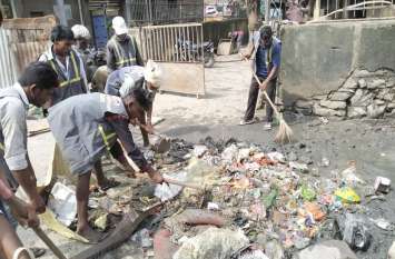 Allen swacchta doot helping flood affected areas एलन की स्वच्छता टीम बाढ़ प्रभावित क्षेत्रों की सफाई में जुटी