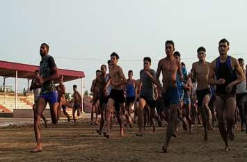2889 candidates rushed with passion, 309 passed सेना भर्ती ( ARMY RECRUITMENT): कीचड़ भरे ट्रैक पर जज्बे के साथ दौड़े 2889 अभ्यर्थी, 309 उत्तीर्ण