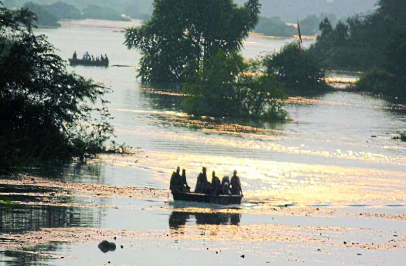 Flood Alert in Madhya Pradesh : fresh rainfall likely today बाढ़ ने तोड़ा 49 वर्ष का रिकॉर्ड, 44 गांव जलमग्न, लोगों में दहशत