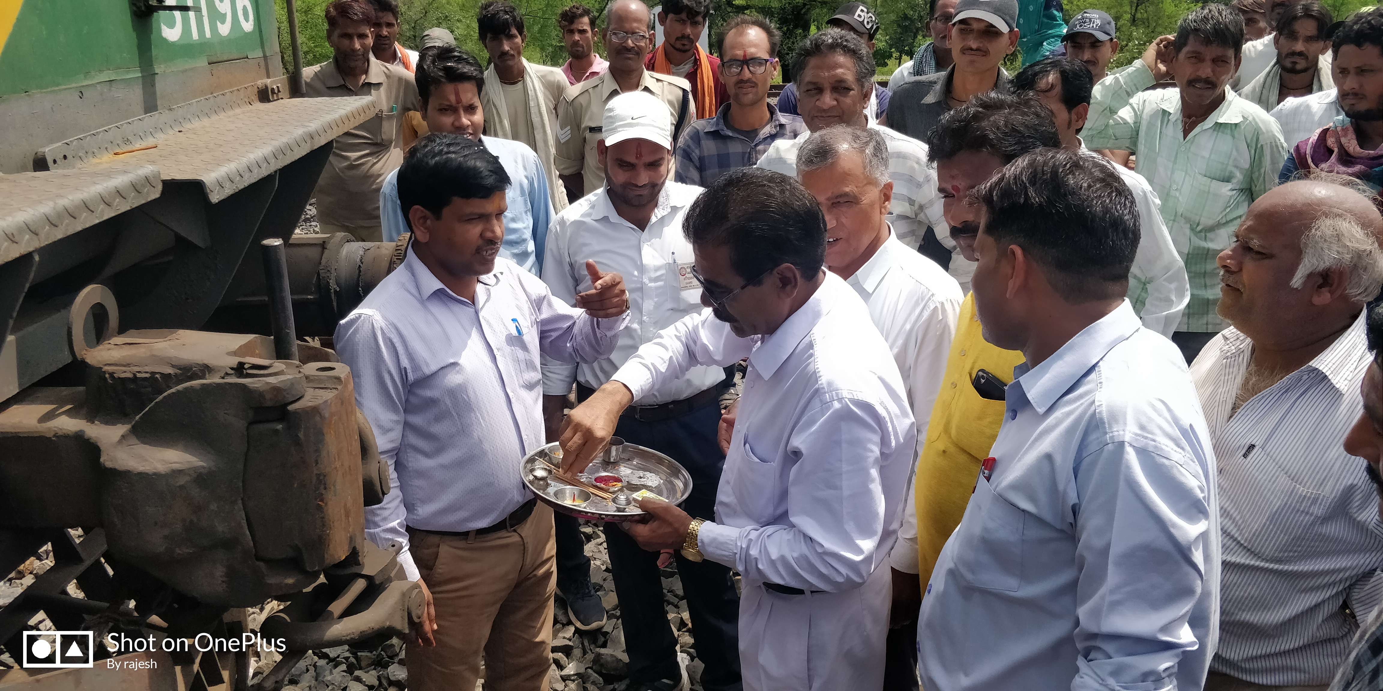 ब्यावरा पहुंचा इलेक्ट्रिक इंजीन, पहले ही दिन आग लगी, बंद हुआ पॉवर