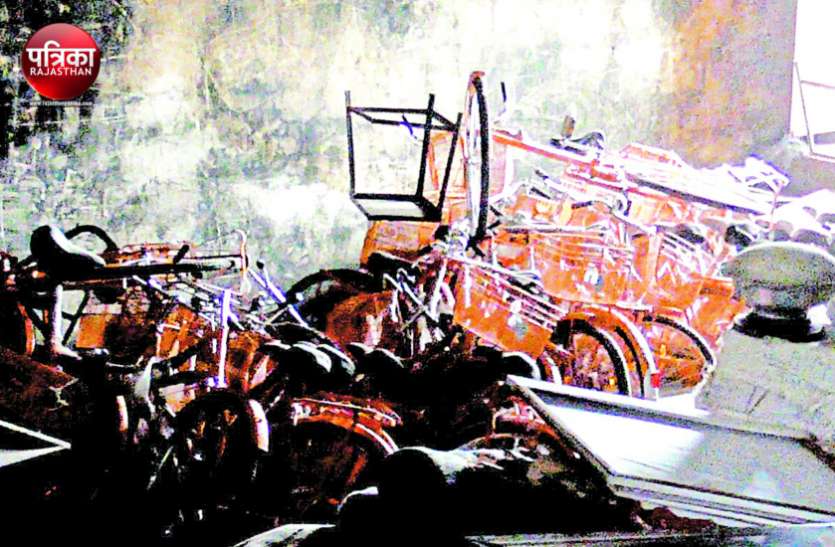 इस बार खुशी से खिलेंगे साढ़े 14 हजार बेटियों के चेहरे, ‘भगवा’ की बजाय काले रंग की मिलेगी साइकिलें इस बार खुशी से खिलेंगे साढ़े 14 हजार बेटियों के चेहरे, ‘भगवा’ की बजाय काले रंग की मिलेगी साइकिलें