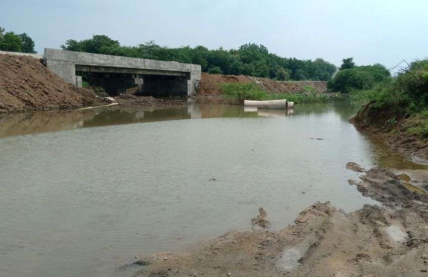 बाढ़ प्रभावित क्षेत्रों में एक के बाद एक भूमिगत धमाके, डर के मारे घर से भागे लोग