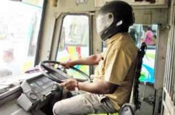 Bus driver got penalty for not wearing helmet during bus driving बस चला रहे ड्राइवर का हेलमेट के लिए कर दिया चालान