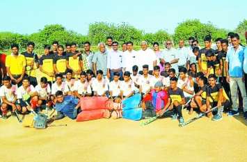 Alwar Hockey Team Won State Hockey Tournament राज्य स्तरीय हॉकी प्रतियोगिता में अलवर रहा विजेता, अंडर-17 में हनुमानगढ़ को हराकर जीता खिताब