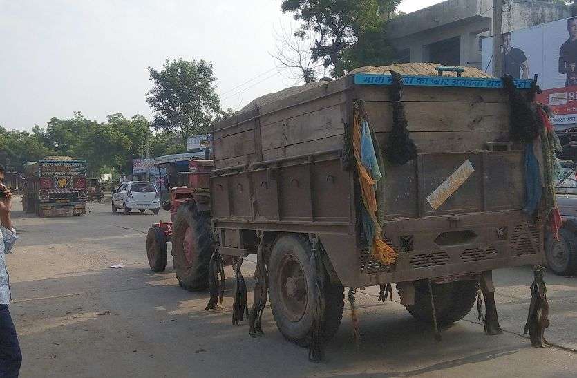बजरी माफियाओं के बेखौफ हमले, दिनरात चल रहा अवैध खनन बजरी माफियाओं के बेखौफ हमले, दिनरात चल रहा अवैध खनन