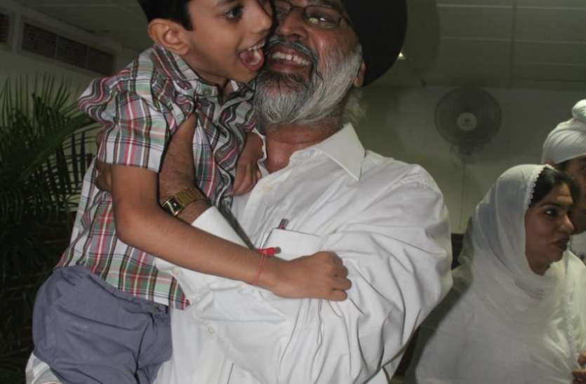 ताजमहल से ज्यादा आकर्षक है उनके प्रेम की निशानी ताजमहल से ज्यादा आकर्षक है उनके प्रेम की निशानी