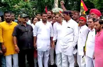 Hundreds of activists of the Progressive Samajwadi Party Lohia demonstrated against the state government in Rae Bareli रायबरेली में प्रगतिशील समाजवादी पार्टी लोहिया के सैकड़ों कार्यकर्ताओं ने प्रदेश सरकार के खिलाफ किया प्रदर्शन