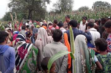 Kalyugi's father gave painful death to innocent daughter in Firozabad VIDEO: बेटा नहीं हुआ तो फिरोजाबाद में कलयुगी पिता ने मासूम बेटी को दी दर्दनाक मौत, दृश्य देखकर कांप जाएगा कलेजा