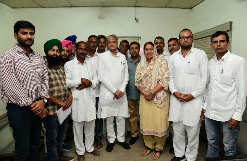नागरिकों ने सीएम से कहा नेशनल हाइवे तो बने किसान को उचित मुआवजा भी मिले नागरिकों ने सीएम से कहा नेशनल हाइवे तो बने किसान को उचित मुआवजा भी मिले