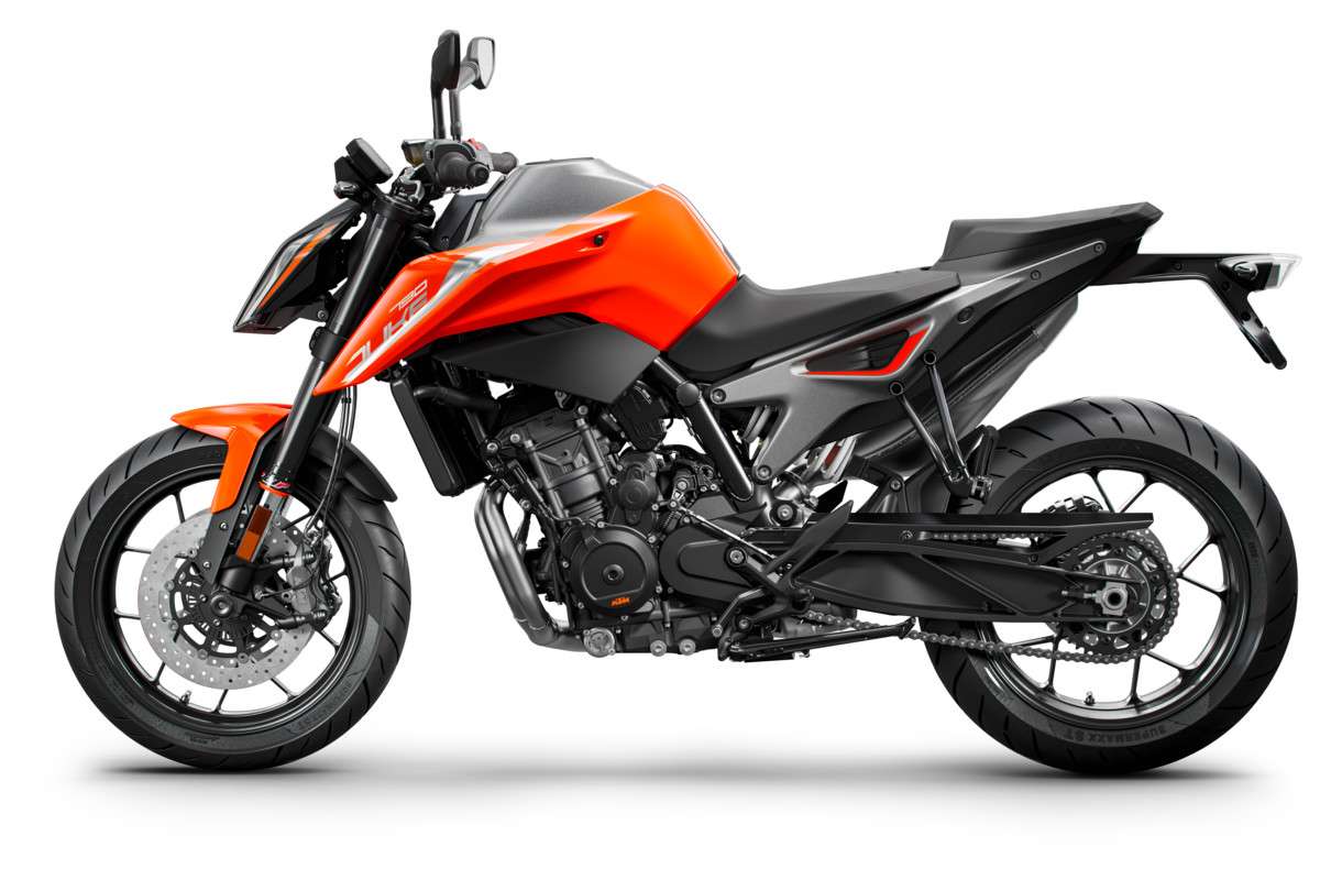 ktm-790-duke-90-left-my-2018.jpg