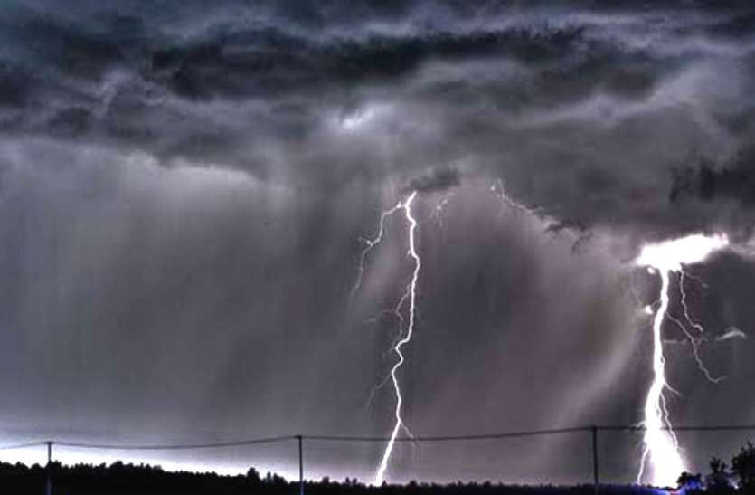 Lightning #Amber-Fort : बारिश से बचने के लिए ली थी वाॅच टाॅवर की शरण, लेकिन ऐसे धातु की एक कील ने बिछा दी 11 लाशें....