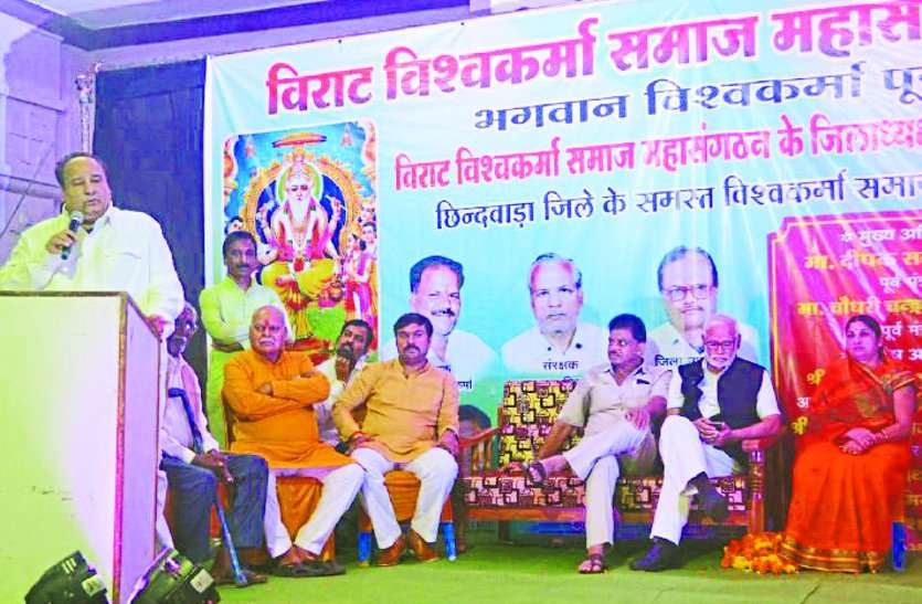 Lord Vishwakarma Jayanti Lord Vishwakarma Jayanti : देवालय से लेकर महाविद्यालय तक हुई इस देवता की पूजा, पढ़ें पूरी खबर