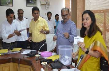 Giants lost in ward reservation lottery before contesting elections चुनाव लडऩे से पहले ही वार्ड आरक्षण लॉटरी में हारे दिग्गज