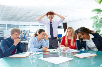 Tips to deal with negative office environment इन तरीकों से निपटें ऑफिस के नकारात्मक माहौल से