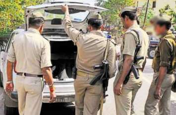 Sitapur police arrested the 3 man in sitapur वाहन चेकिंग के दौरान पुलिस के हाथ लगी बड़ी कामयाबी, अंतर्जनपदीय लुटेरों तक पहुंची पुलिस, बड़ा जखीरा हुआ बरामद..