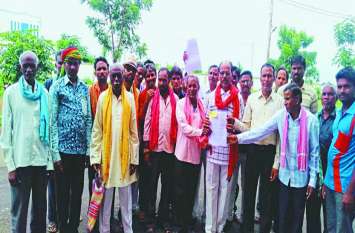 The villagers here demand that their panchayat be independent यहां के ग्रामीणों की मांग है कि उनका पंचायत स्वतंत्र हो