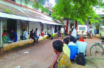 Public upset over not having permanent Tehsildar in Tehsil offices तहसील कार्यालयों में चल रहा तारीख पर तारीख का खेल, स्थायी तहसीलदार नहीं होने से जनता परेशान