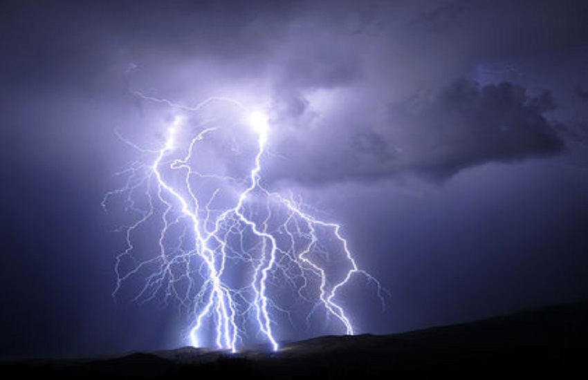 पहली मॉनसूनी बारिश ने बरपाया कहर, आकाशीय बिजली की चपेट में आने से 4 की मौत