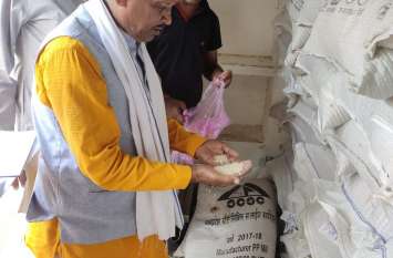 Food Commission examines ration shops and mid-day meals खाद्य आयोग ने जांची राशन दुकानें व मध्यान्ह भोजन