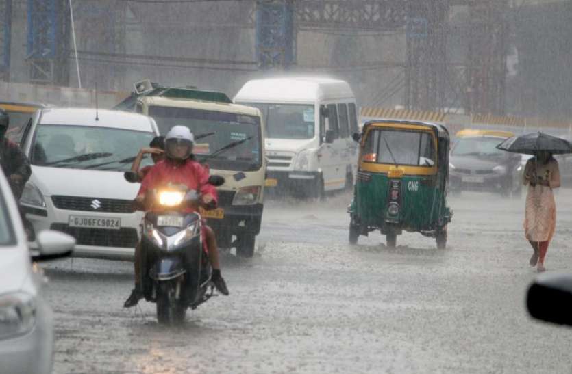 Rain in Gujrat : बालेटा में तीन मकान धराशायी, पांच लोगों को बचाया Rain in Gujrat : बालेटा में तीन मकान धराशायी, पांच लोगों को बचाया