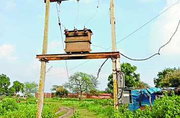 Electricity News चार दिन से छाया अंधेरा, रात को बाहर नहीं निकल रहे लोग