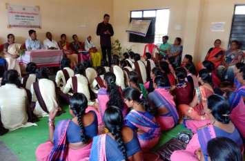 Information given about nutritious food in Nutrition Assembly under Nu पोषण माह के तहत पोषण सभा में पौष्टिक आहार की दी जानकारी